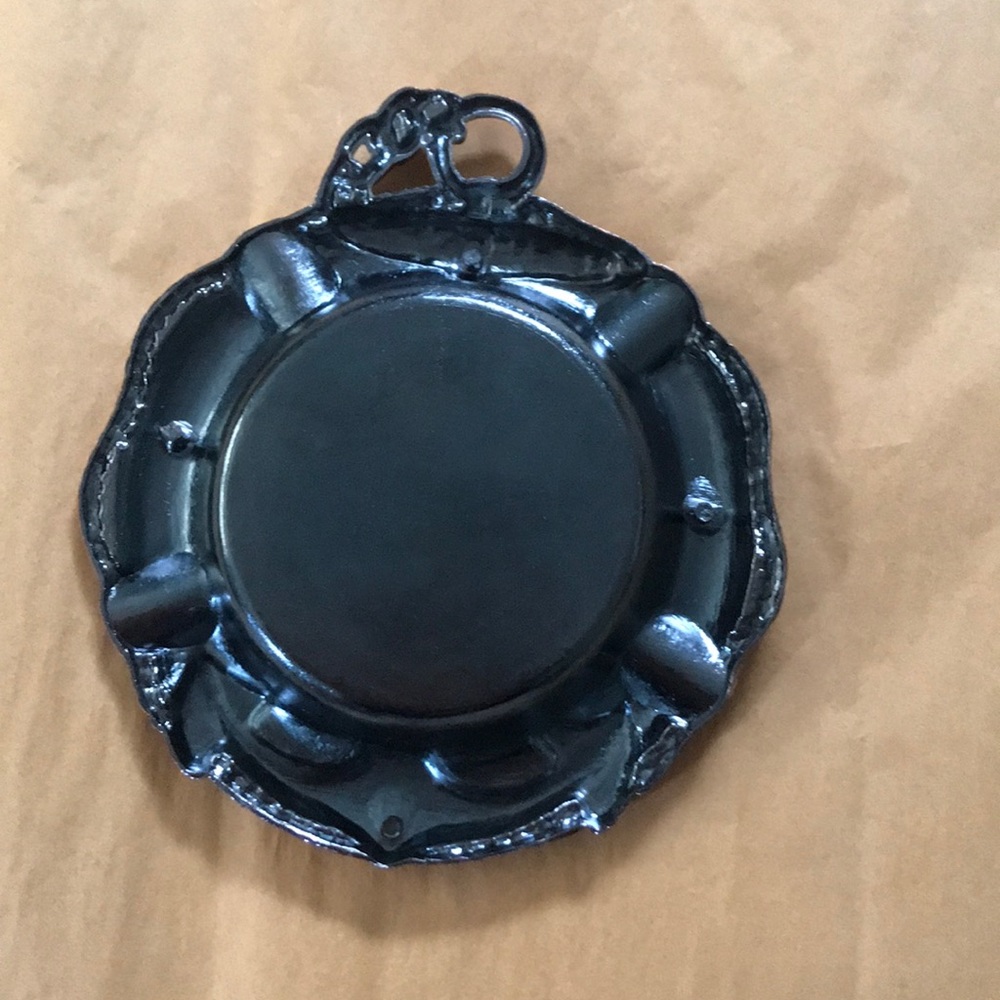 Ashtray - Picture 2 of 2